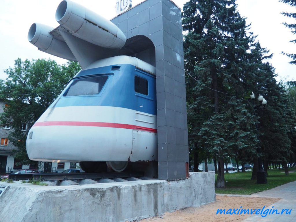 памятник поезду в Твери